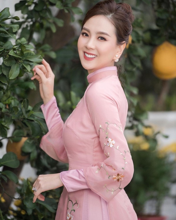 Tầm cỡ Mai Ngọc nhưng vẫn gặp phải sự cố này, chị em nào mặc áo dài cũng phải dính vào lần mới khôn ra!-5