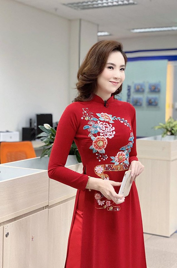 Tầm cỡ Mai Ngọc nhưng vẫn gặp phải sự cố này, chị em nào mặc áo dài cũng phải dính vào lần mới khôn ra!-6