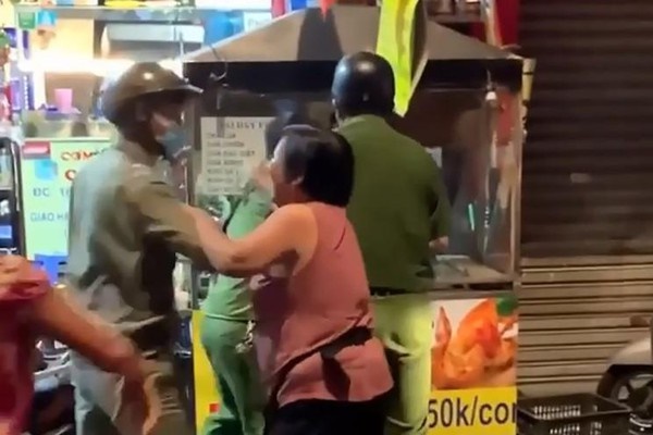 Khởi tố vụ ‘con đánh công an, mẹ quay clip’ đêm mùng 1 ở trung tâm TP.HCM-4