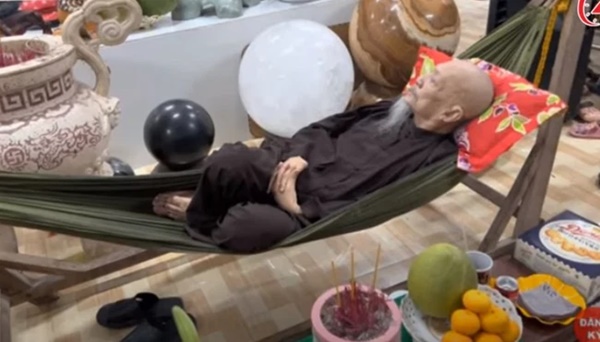 Lê Tùng Vân vẫn tập trung đệ tử tới Tịnh thất Bồng lai hành lễ trang trọng, thậm chí được tế sống dù đang bị khởi tố-1