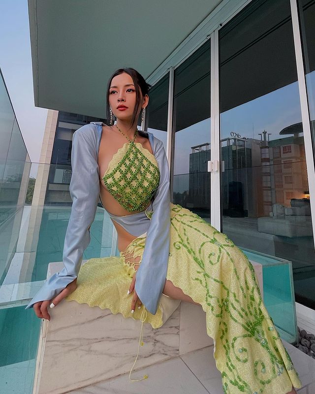 Sao Việt khoe dáng bên áo dài, riêng Chi Pu đón Tết chẳng giống ai với những bộ đồ khiến dân tình ná thở-2