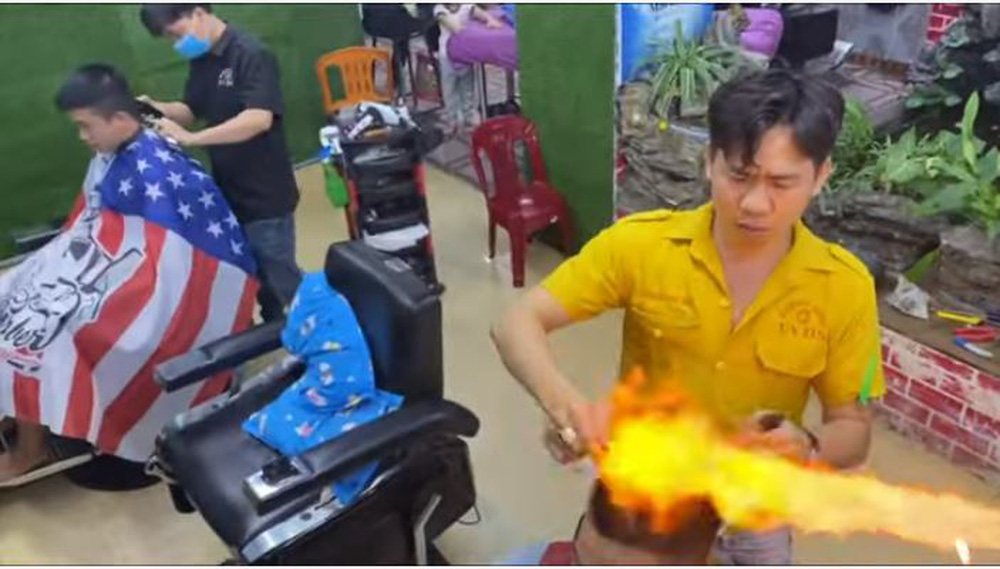 Tiệm hớt tóc bằng lửa dị nhất Việt Nam, khách run rẩy đưa đầu cho thợ... đốt-6