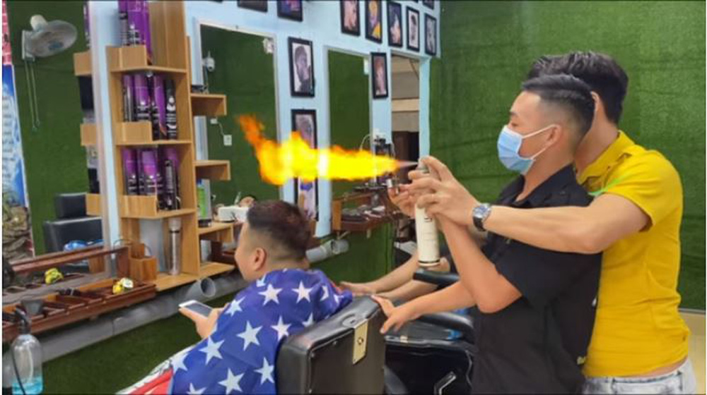 Tiệm hớt tóc bằng lửa dị nhất Việt Nam, khách run rẩy đưa đầu cho thợ... đốt-7