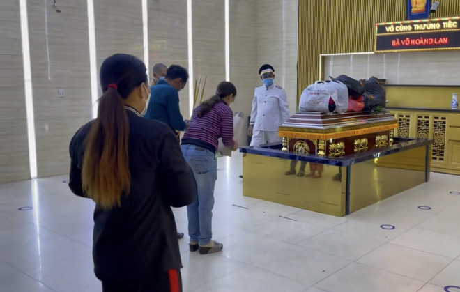 Xót xa cảnh hiu quạnh tại lễ hoả táng NS Hoàng Lan: Người thân hiếm hoi xuất hiện, 2 tâm nguyện được hoàn thành!-6