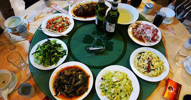 485 viên sỏi được lấy ra khỏi túi mật của chàng trai 28 tuổi sau khi bị đau bụng, nôn mửa, nguyên nhân đến từ 2 thói quen mà hầu hết người trẻ mắc phải-3