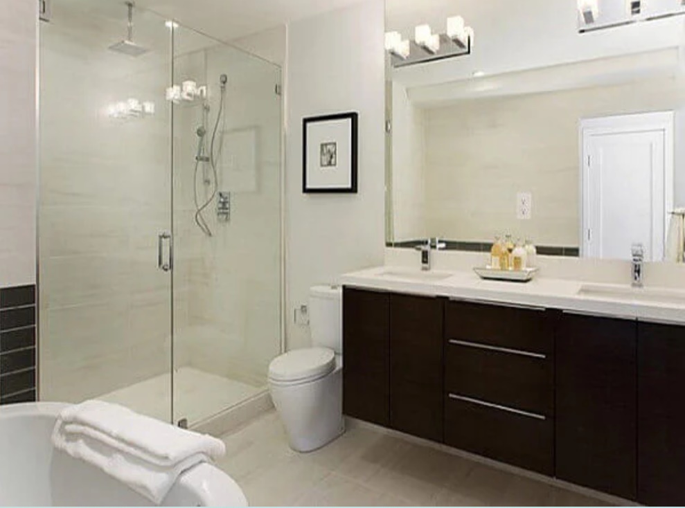 Vì sao phải bật đèn nhà vệ sinh khi ngủ ở nhà nghỉ, khách sạn: Lợi ích bất ngờ nhiều người không biết-1