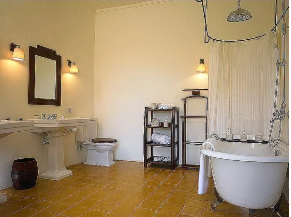 Vì sao phải bật đèn nhà vệ sinh khi ngủ ở nhà nghỉ, khách sạn: Lợi ích bất ngờ nhiều người không biết-2