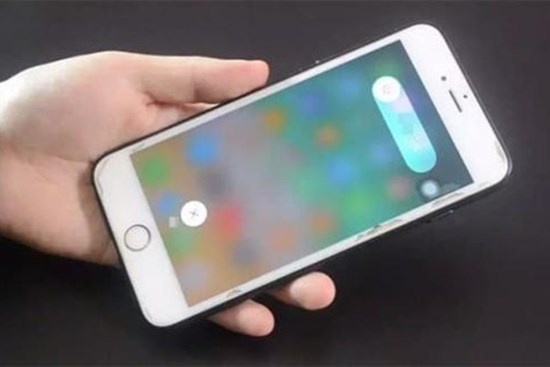 Có nên tắt điện thoại trước khi đi ngủ? Rất nhiều người đã làm sai, hãy học cách đúng và nói với người thân để nâng cao kiến ​​thức