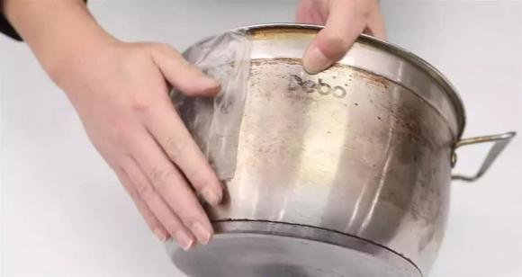 Giờ tôi mới biết tẩy sạch vết ố vàng trên nồi inox chỉ đơn giản như vậy, chỉ một mẹo nhỏ là lại trắng sáng như mới!-9