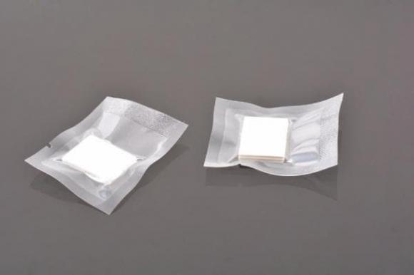 Khi giặt quần áo mà quên giấy vệ sinh, hướng dẫn các bạn một mẹo nhỏ để loại bỏ vụn giấy dính trên quần áo một cách dễ dàng-3