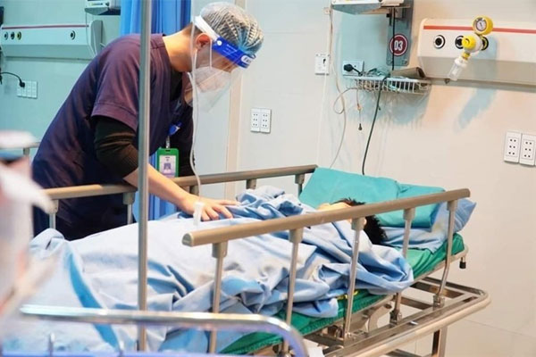 Qua cầu phao, người đàn ông rơi xuống sông tử vong-2
