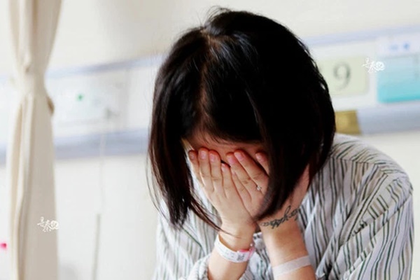 Nữ sinh 17 tuổi mặt bỗng nổi đầy mụn lạ do nhiễm virus HPV vì thói quen giặt đồ của nhiều gia đình-1