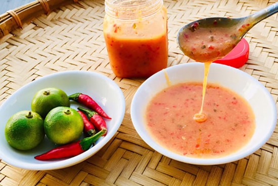 Ăn lẩu tại nhà mà không biết cách pha đồ chấm thì phí của: Làm 5 phút là xong, 10 người ăn cả 10 người khen