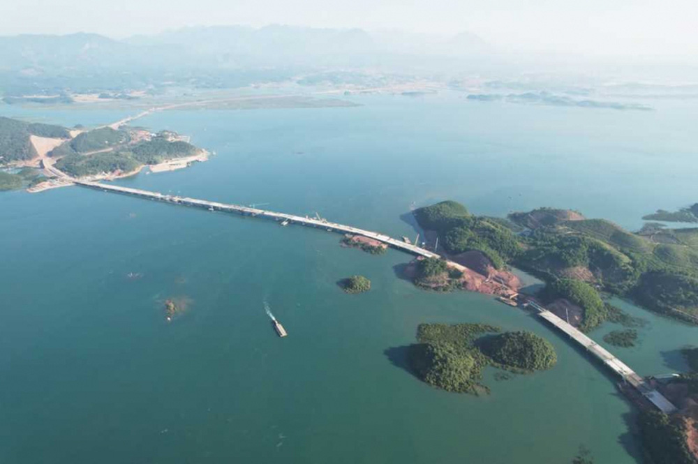 3 cây cầu khủng xuất sắc hoàn thiện năm 2021: Từ cầu vượt biển cho đến cầu cạn trên mây-4