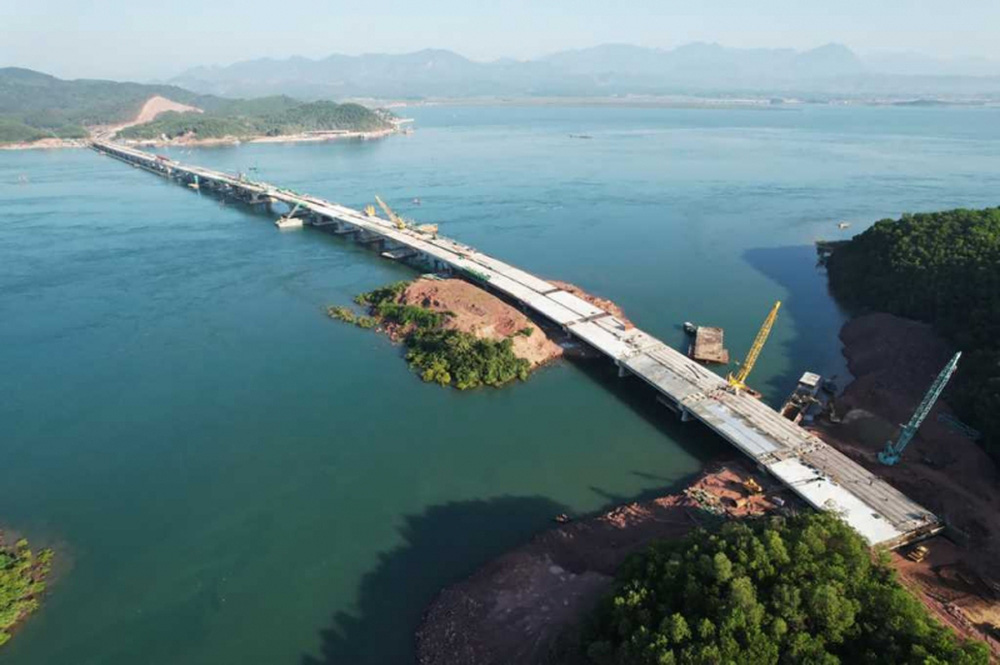 3 cây cầu khủng xuất sắc hoàn thiện năm 2021: Từ cầu vượt biển cho đến cầu cạn trên mây-5