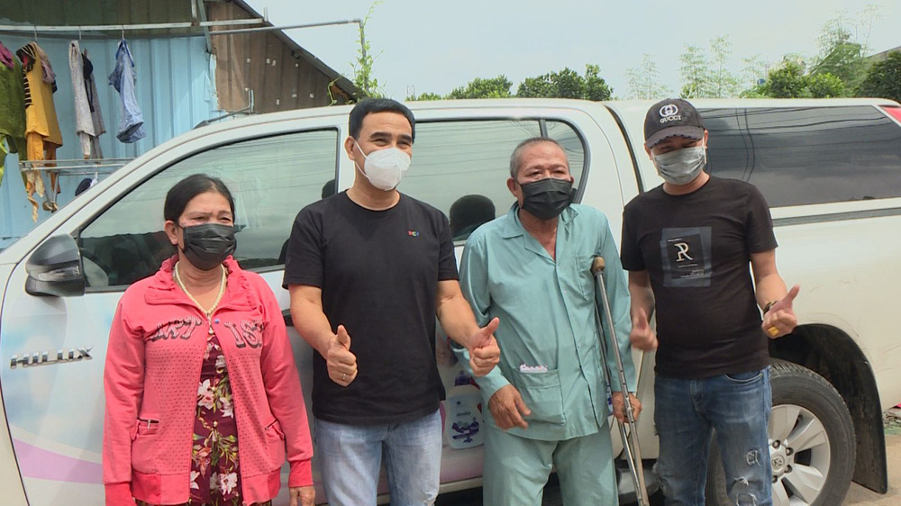 MC Quyền Linh bỏ tiền túi xây tiệm tạp hóa cho cặp vợ chồng nghèo bệnh tật-3