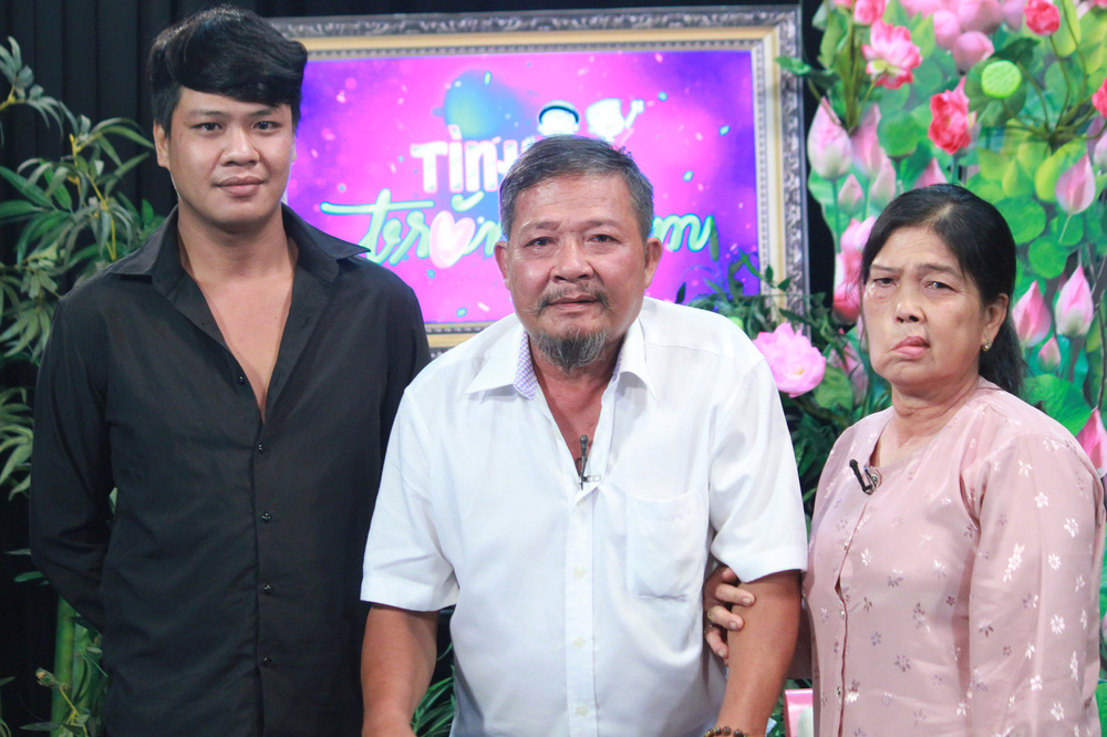 MC Quyền Linh bỏ tiền túi xây tiệm tạp hóa cho cặp vợ chồng nghèo bệnh tật-2