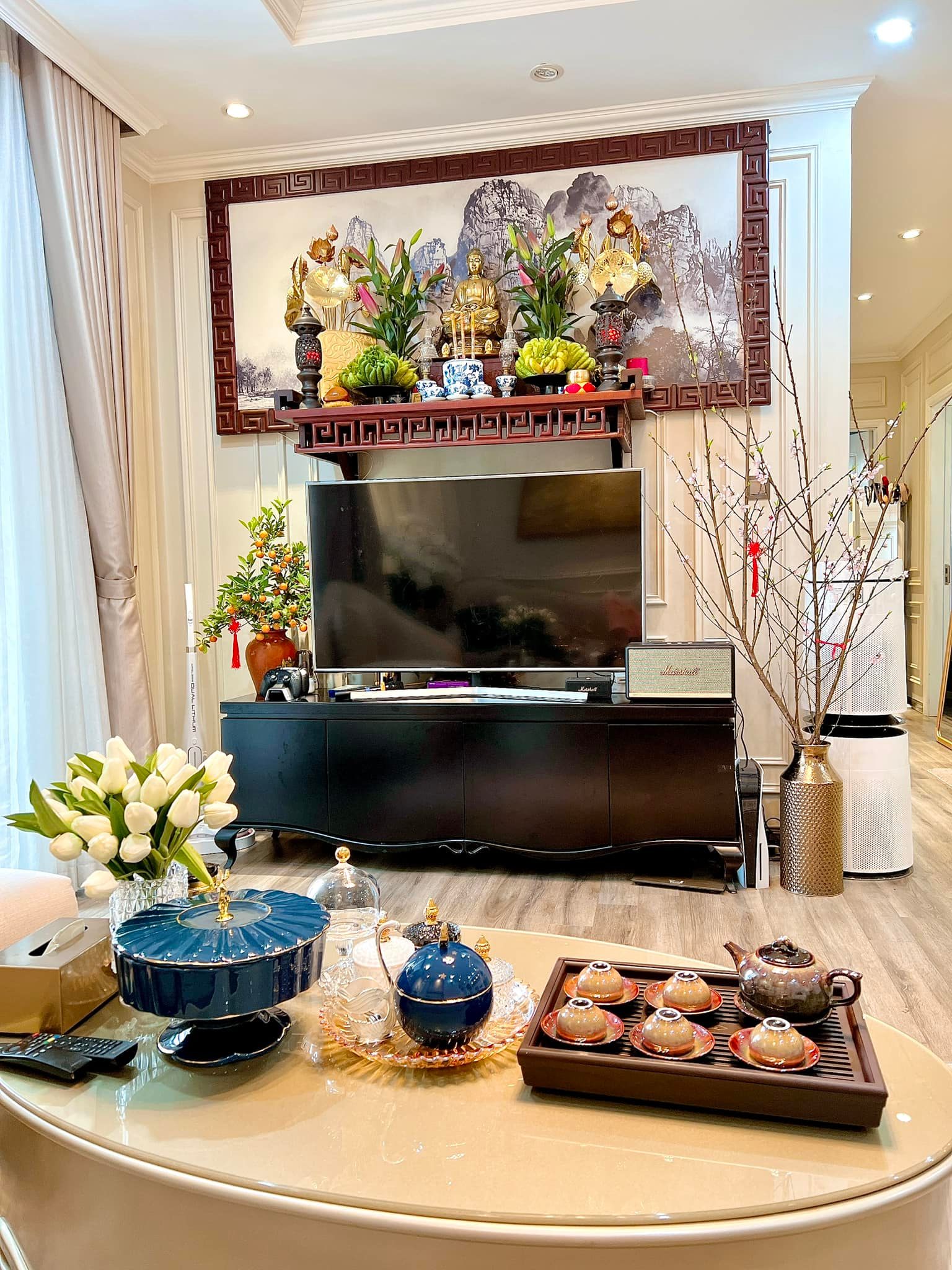 Nhan sắc U60 của mẹ Ly Kute chiếm sóng và sự chú ý khi chụp cùng con gái không biết ai chị ai em!?-5