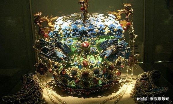 Cung nữ trộm gối của Từ Hi Thái hậu rồi lẩn trốn trong dân gian, 64 năm sau con cháu rạch gối ra xem mới phát hiện bí mật kinh ngạc-4