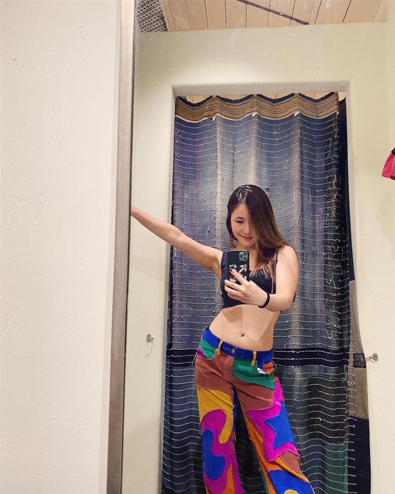 Hương Tràm khoe body trực diện sau màn truổng cời sốc mùng 3 Tết-1