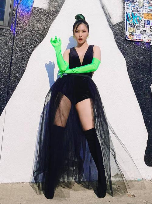 Hương Tràm khoe body trực diện sau màn truổng cời sốc mùng 3 Tết-6