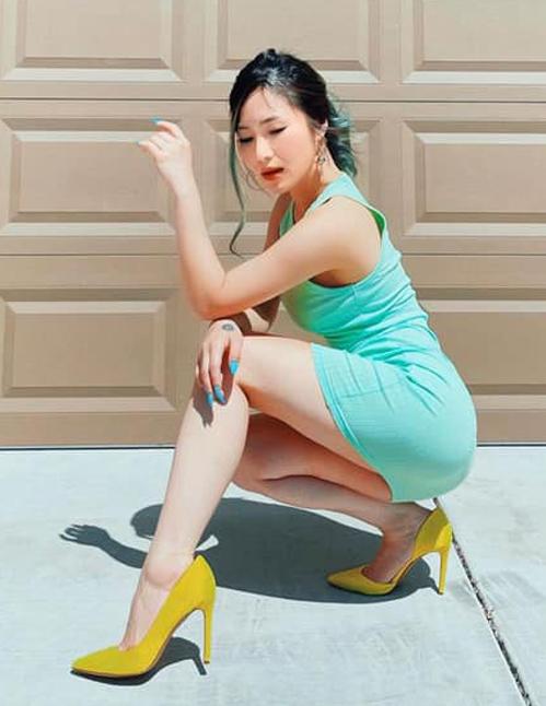 Hương Tràm khoe body trực diện sau màn truổng cời sốc mùng 3 Tết-7