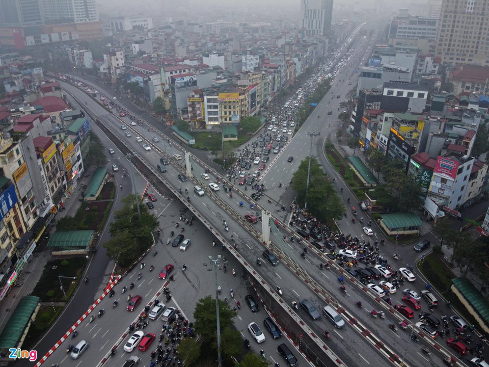 Đường phố Hà Nội kẹt cứng ngày đầu người dân đi làm sau Tết-1