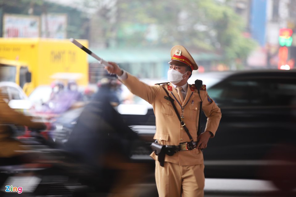 Đường phố Hà Nội kẹt cứng ngày đầu người dân đi làm sau Tết-4