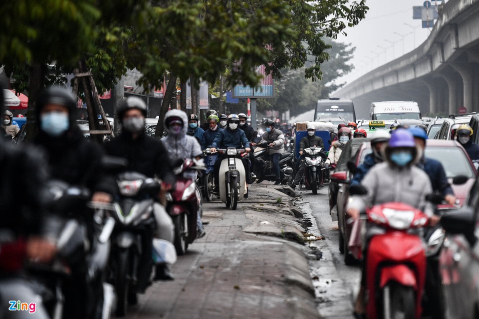 Đường phố Hà Nội kẹt cứng ngày đầu người dân đi làm sau Tết-11