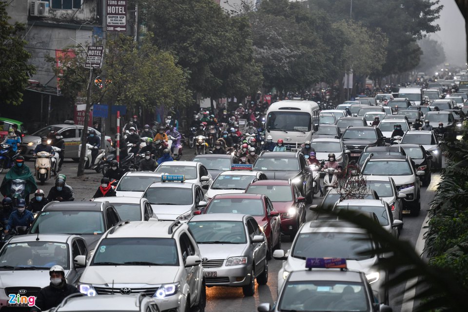 Đường phố Hà Nội kẹt cứng ngày đầu người dân đi làm sau Tết-9
