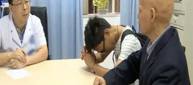 Chàng trai 36 tuổi vẫn để mẹ đút cơm, nghiện game online nhiều năm, đưa đi khám bác sĩ nói ra 1 câu đau lòng-4