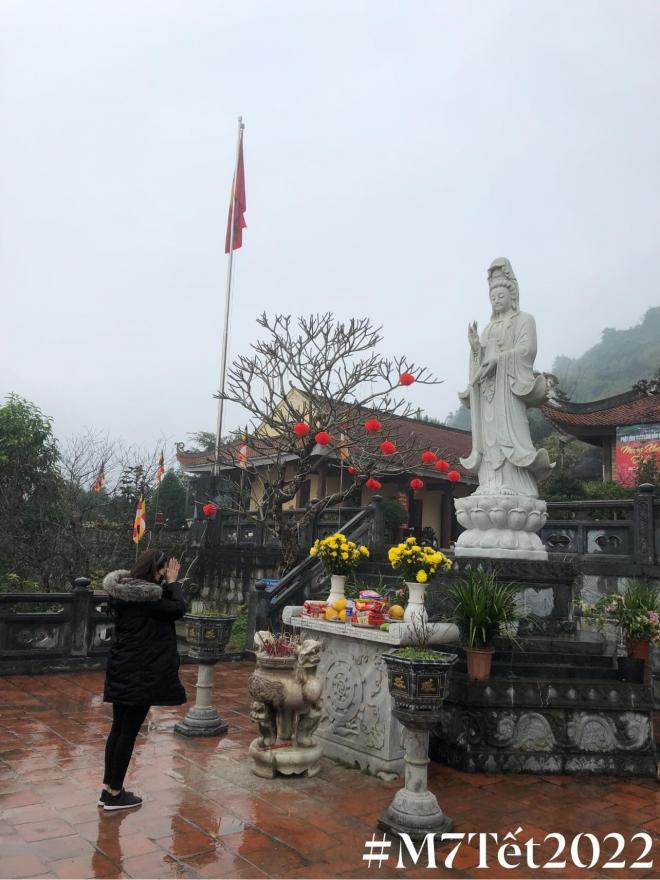 Sau scandal tiểu tam, Lều Phương Anh đi lễ chùa mùng 7 tết: Con xin cảm tạ trời phật luôn soi sáng và dẫn lối cho con-1