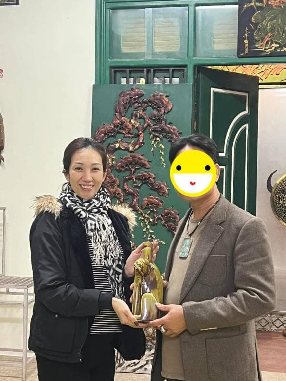 Sau scandal tiểu tam, Lều Phương Anh đi lễ chùa mùng 7 tết: Con xin cảm tạ trời phật luôn soi sáng và dẫn lối cho con-2