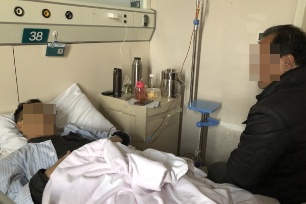 Đôi vợ chồng 46 tuổi lần lượt bị ung thư gan, bác sĩ cảnh báo: 4 món đồ trong bếp dễ giấu độc tố, cần vứt càng sớm càng tốt-6