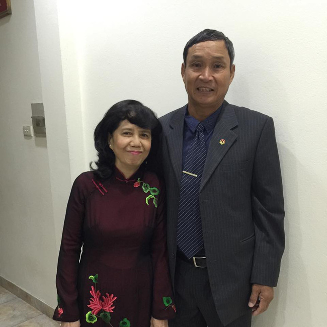 Hé lộ hình ảnh người vợ của HLV đội tuyển nữ Việt Nam và hình tượng người chồng, người ông tình cảm đến bất ngờ-1