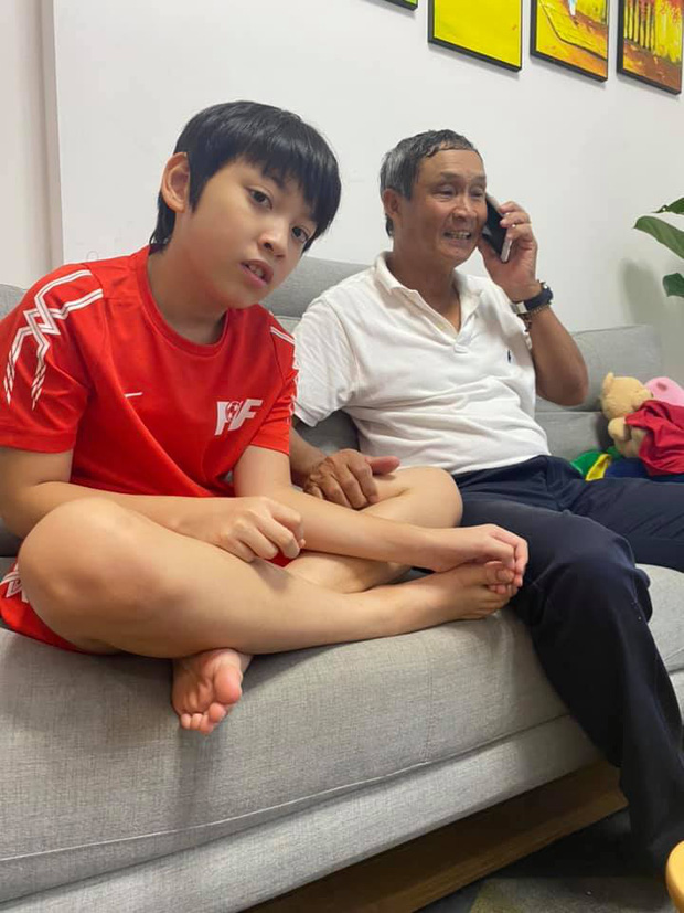 Hé lộ hình ảnh người vợ của HLV đội tuyển nữ Việt Nam và hình tượng người chồng, người ông tình cảm đến bất ngờ-5