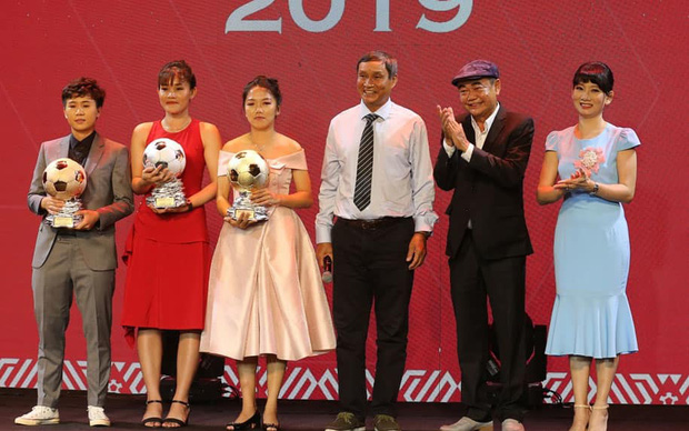 Hé lộ hình ảnh người vợ của HLV đội tuyển nữ Việt Nam và hình tượng người chồng, người ông tình cảm đến bất ngờ-9