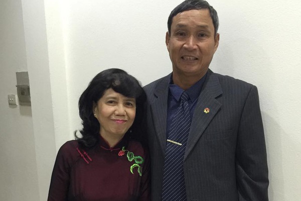 Xúc động khoảnh khắc đội tuyển nữ Việt Nam diễu hành trên chiếc xe buýt 2 tầng trong tiếng hò reo của người hâm mộ-13