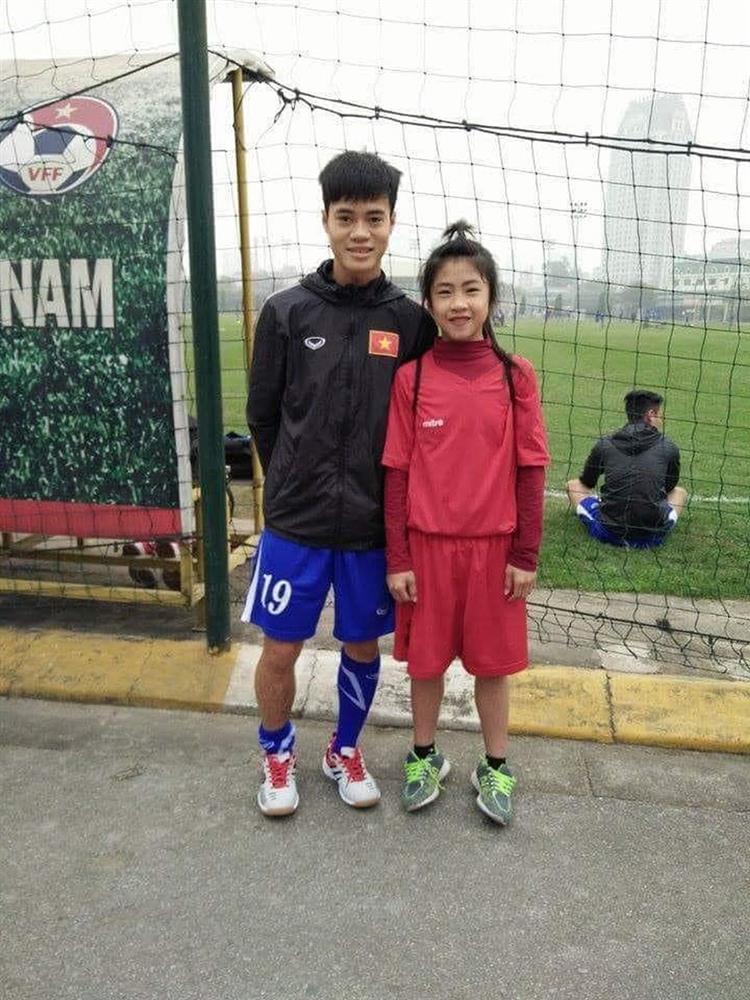 Ảnh hiếm: Thanh Nhã thời ngố tàu, tình cờ hội ngộ với vua tốc độ đội tuyển bóng đá nam-3