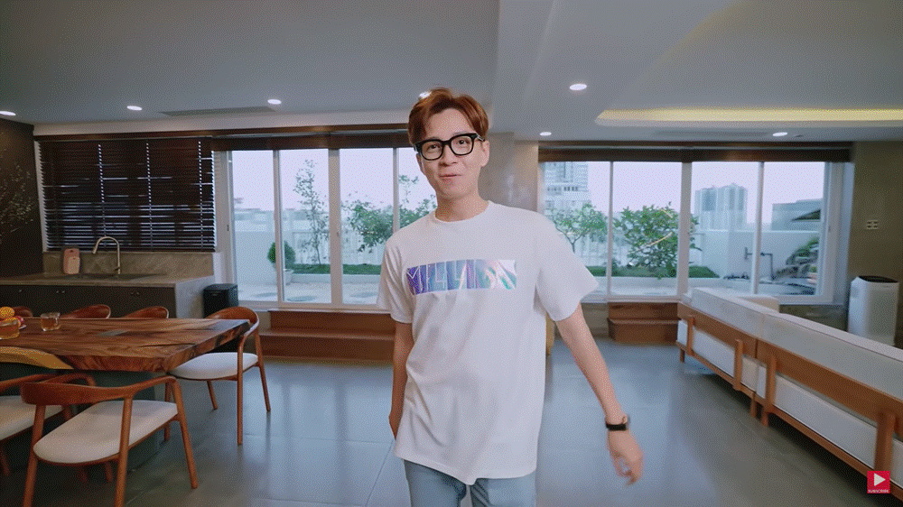 Ngô Kiến Huy khoe căn hộ cao cấp mới tậu 2 tuần, tivi khổng lồ như bức tranh-1