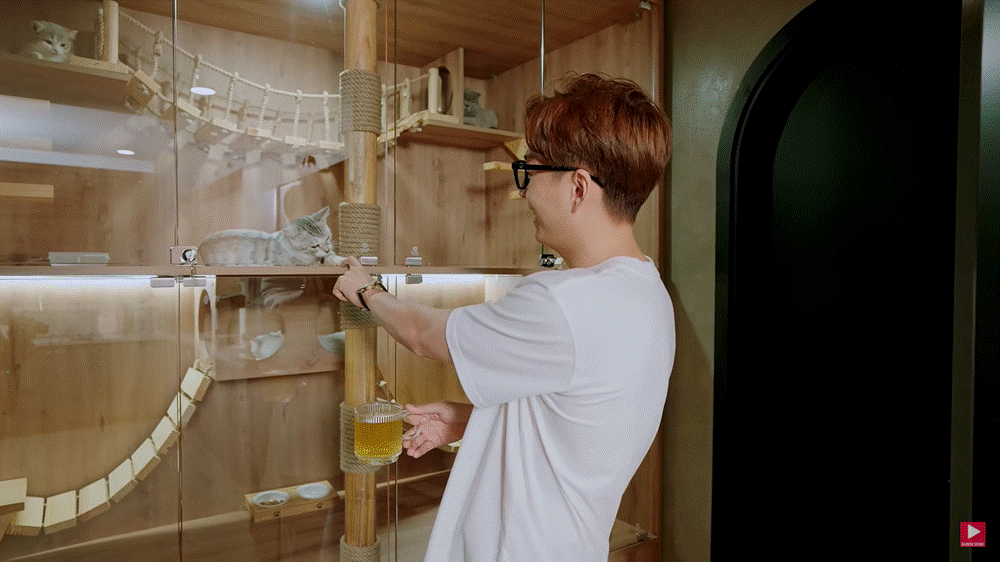 Ngô Kiến Huy khoe căn hộ cao cấp mới tậu 2 tuần, tivi khổng lồ như bức tranh-3