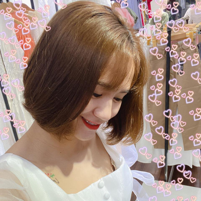 Loạt ảnh đối lập của tuyển bóng đá nữ Việt Nam: Trên sân mạnh mẽ, ngoài đời nữ tính nhìn là yêu!-12