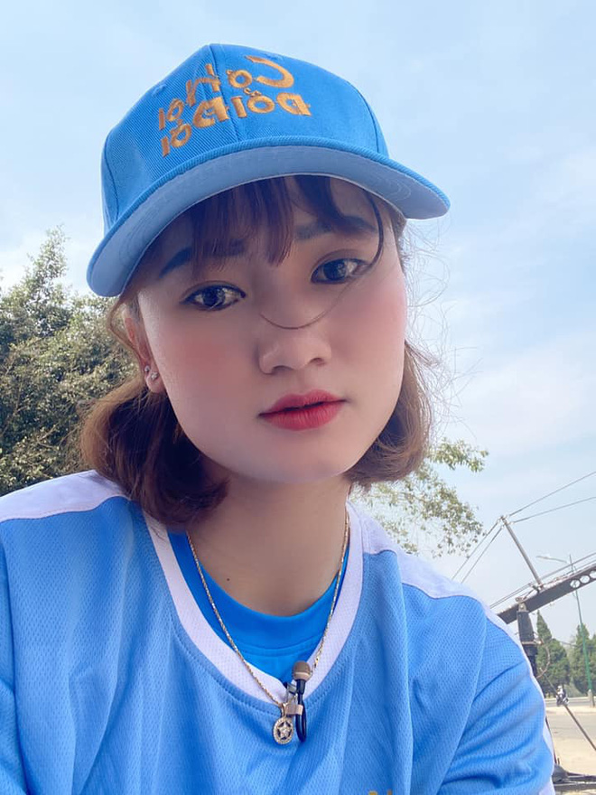 Loạt ảnh đối lập của tuyển bóng đá nữ Việt Nam: Trên sân mạnh mẽ, ngoài đời nữ tính nhìn là yêu!-13