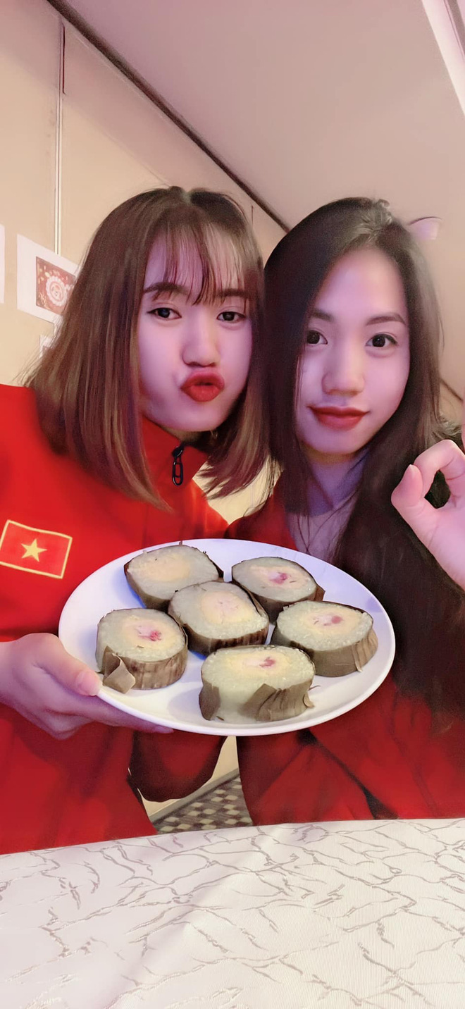 Loạt ảnh đối lập của tuyển bóng đá nữ Việt Nam: Trên sân mạnh mẽ, ngoài đời nữ tính nhìn là yêu!-15