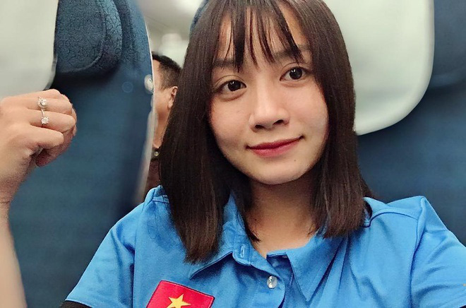 Loạt ảnh đối lập của tuyển bóng đá nữ Việt Nam: Trên sân mạnh mẽ, ngoài đời nữ tính nhìn là yêu!-28