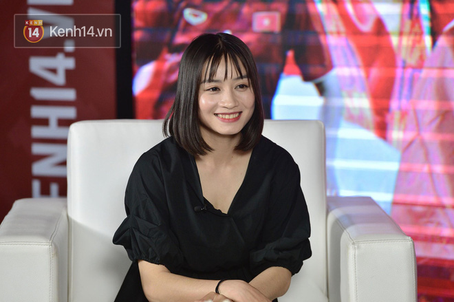 Loạt ảnh đối lập của tuyển bóng đá nữ Việt Nam: Trên sân mạnh mẽ, ngoài đời nữ tính nhìn là yêu!-29