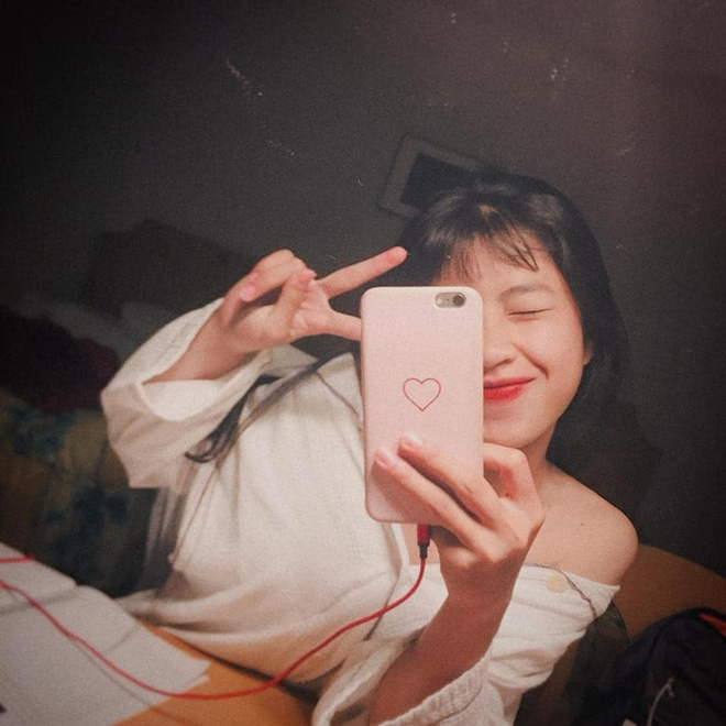 Loạt ảnh đối lập của tuyển bóng đá nữ Việt Nam: Trên sân mạnh mẽ, ngoài đời nữ tính nhìn là yêu!-6