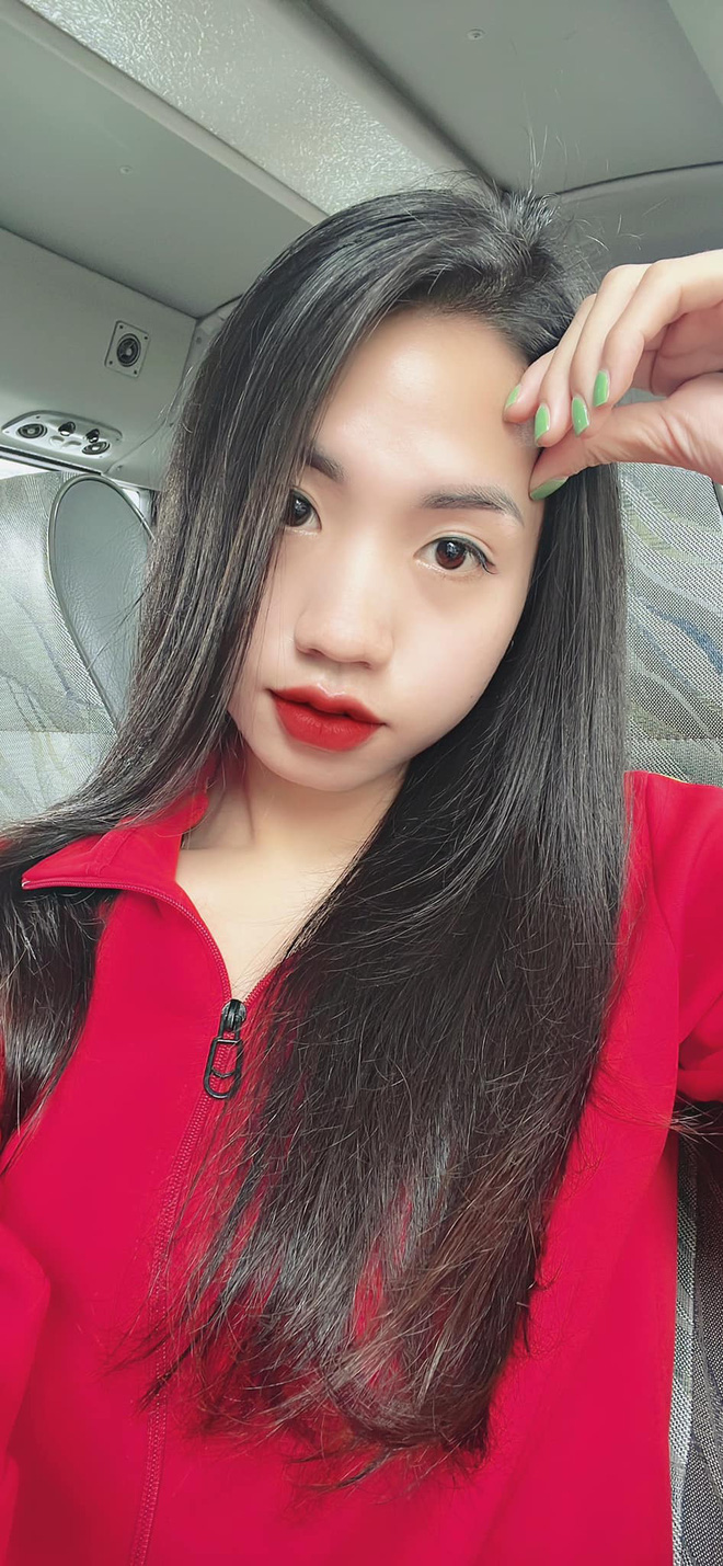 Loạt ảnh đối lập của tuyển bóng đá nữ Việt Nam: Trên sân mạnh mẽ, ngoài đời nữ tính nhìn là yêu!-9