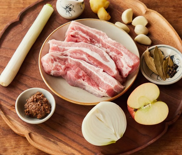 Hướng dẫn chị em cách luộc thịt heo không cần nước, khi ăn thịt thơm ngon và ngọt vị đến lạ-2