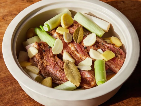 Hướng dẫn chị em cách luộc thịt heo không cần nước, khi ăn thịt thơm ngon và ngọt vị đến lạ-6